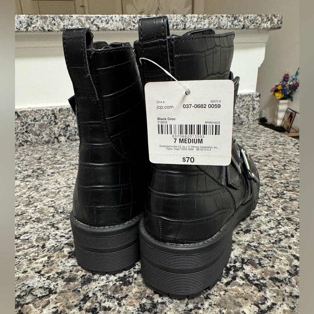 Arizona Jean Co. Croc Buckle Booties - Picture 5 of 6
